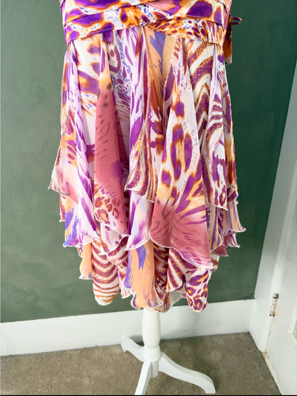 Arden B Halter Y2K V-Neck Dress with Ruffled Tiers..Pink, Orange, Purple
XS - Picture 3 of 7